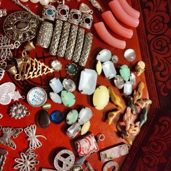Vintage lot of miscellaneous jewelry, charms, pendant, crafting jewelry - Picture 5 of 7